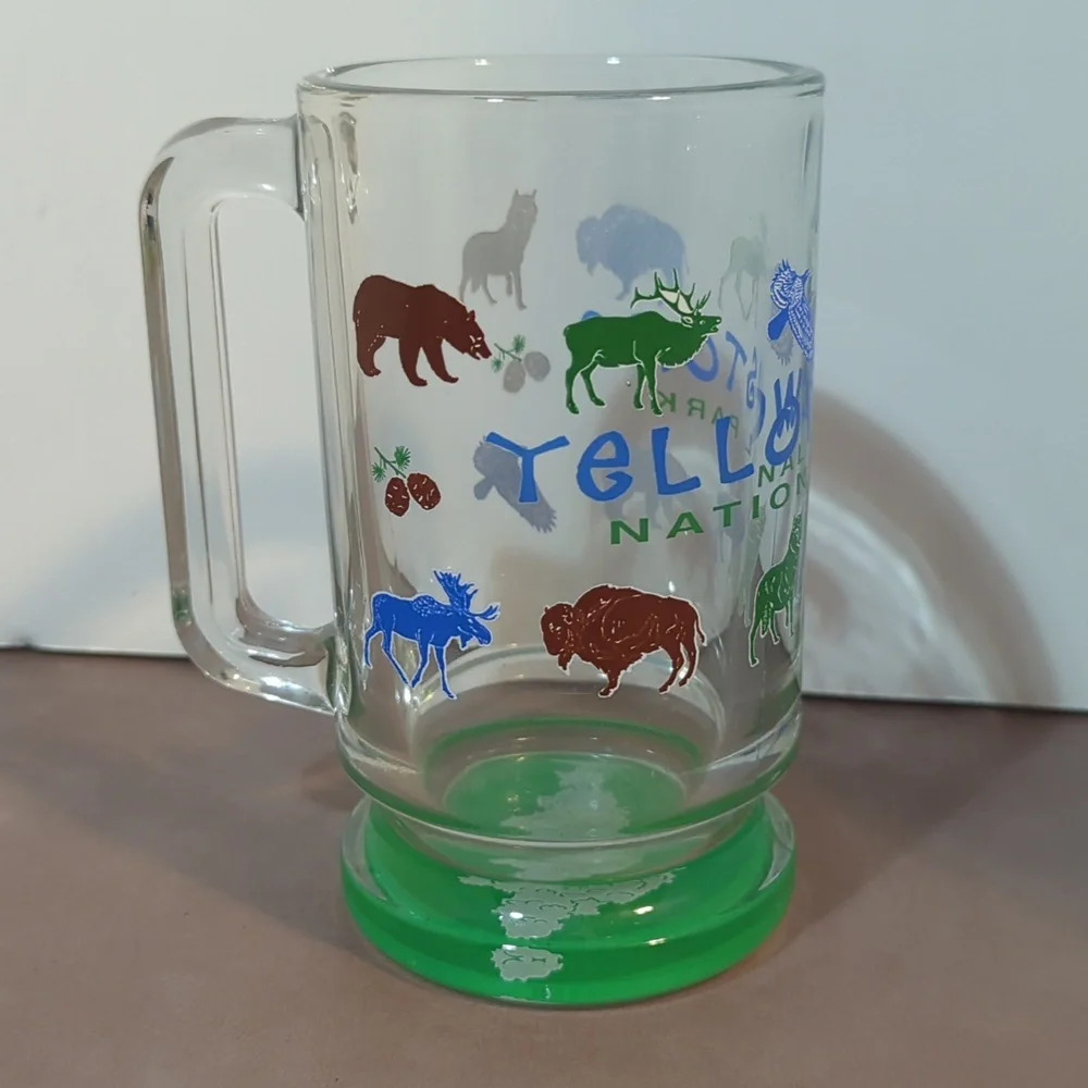 Yellowstone National Park glass mug glacier on bottom buffalo bear Made in USA